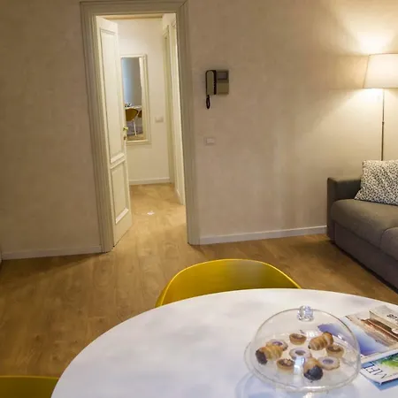 Apartment Lella's Como